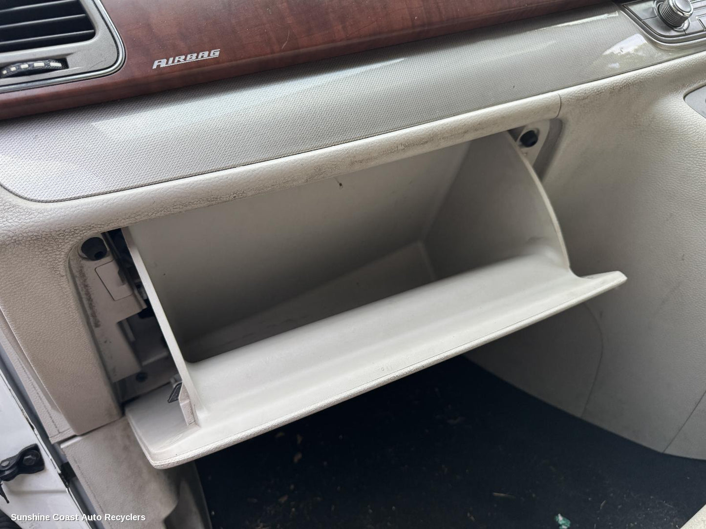 2015-2025 Ldv G10 Glove Box