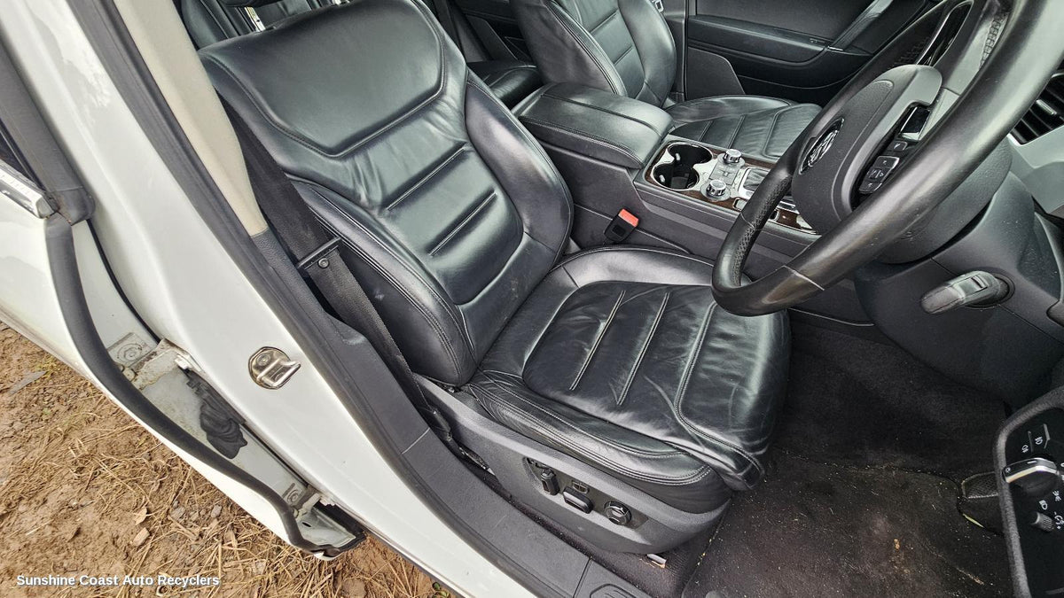 2010-2018 Volkswagen Touareg Front Seat