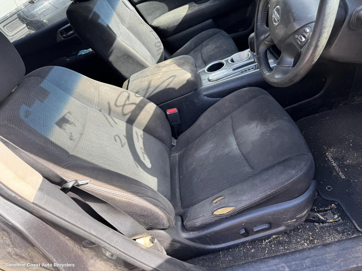 2016 Nissan Pathfinder Front Seat