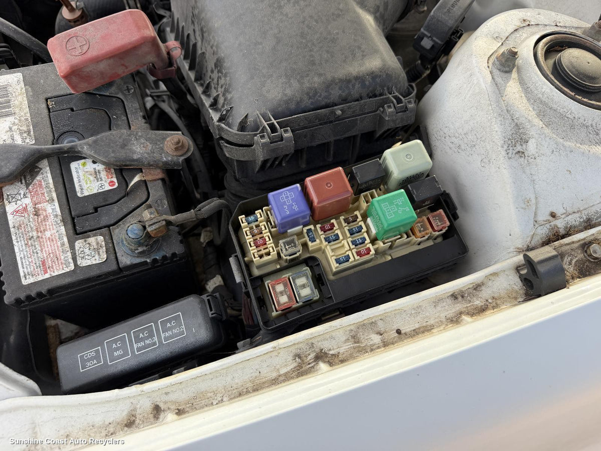 1998-2001 Toyota Corolla Fuse Box