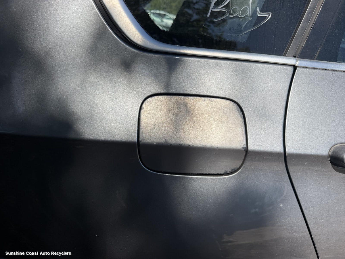 2006-2013 Bmw X5 Fuel Door   Filler