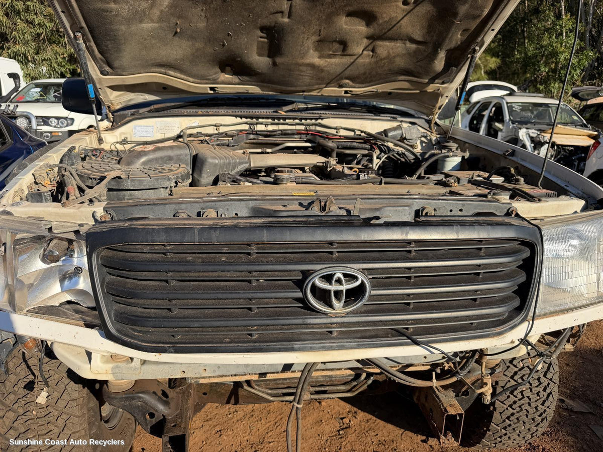 1998-2002 Toyota Landcruiser Grille