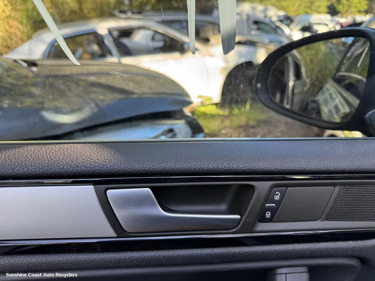 2010-2018 Volkswagen Touareg Door Handle