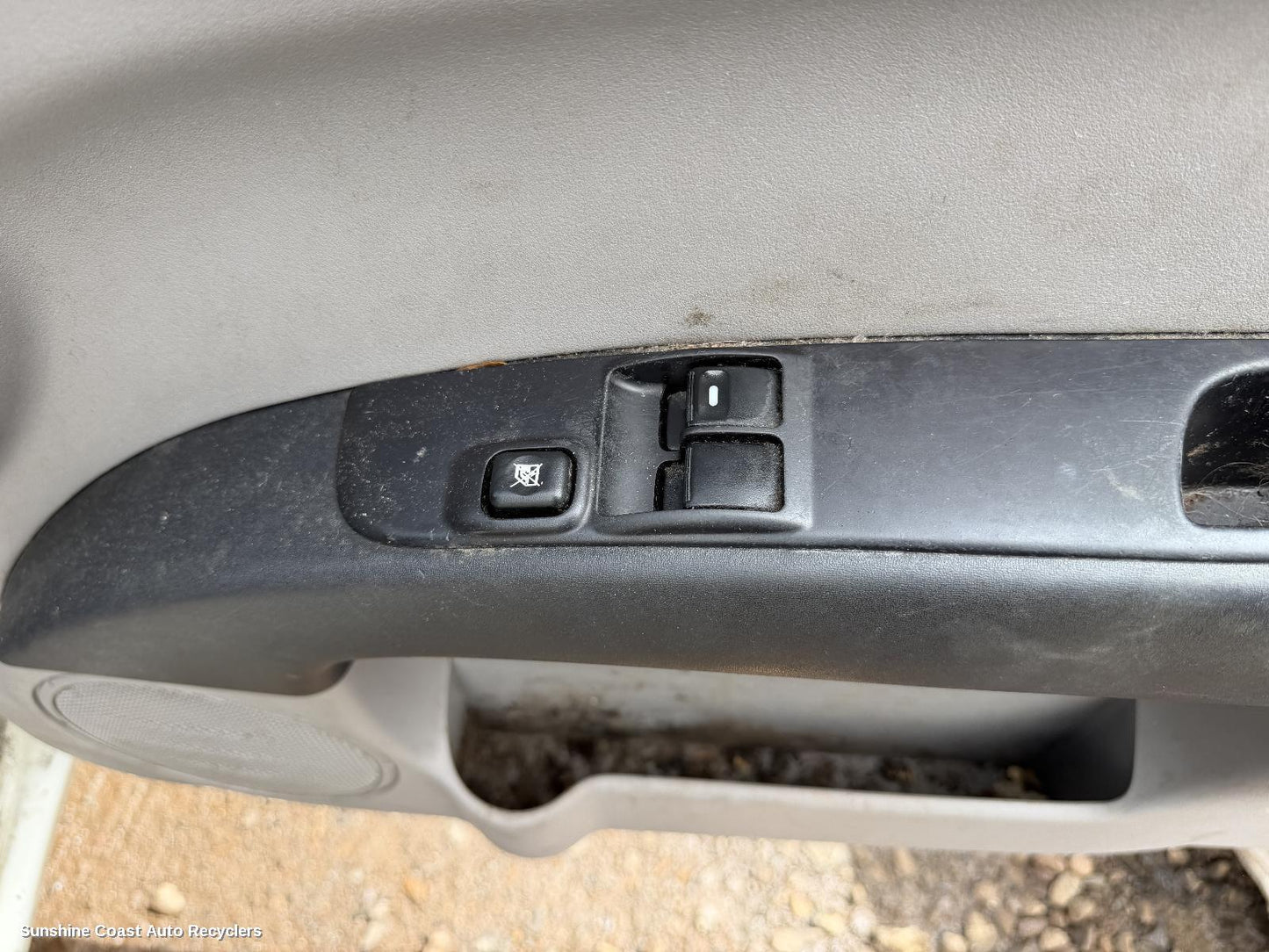2006-2015 Mitsubishi Triton Pwr Dr Wind Switch