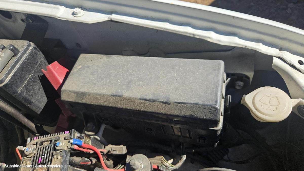 2009-2015 Mitsubishi Triton Fuse Box