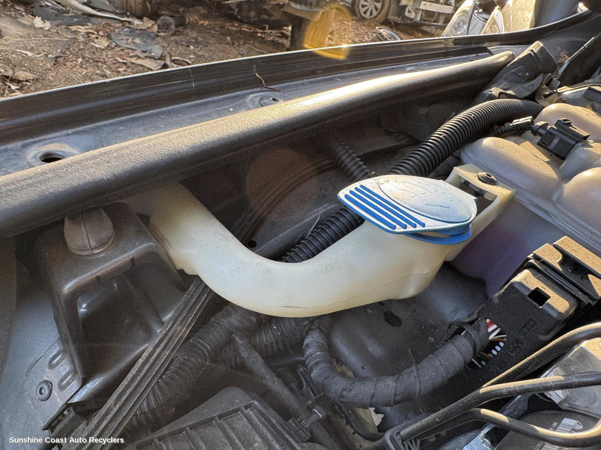 2010-2018 Volkswagen Touareg Washer Bottle