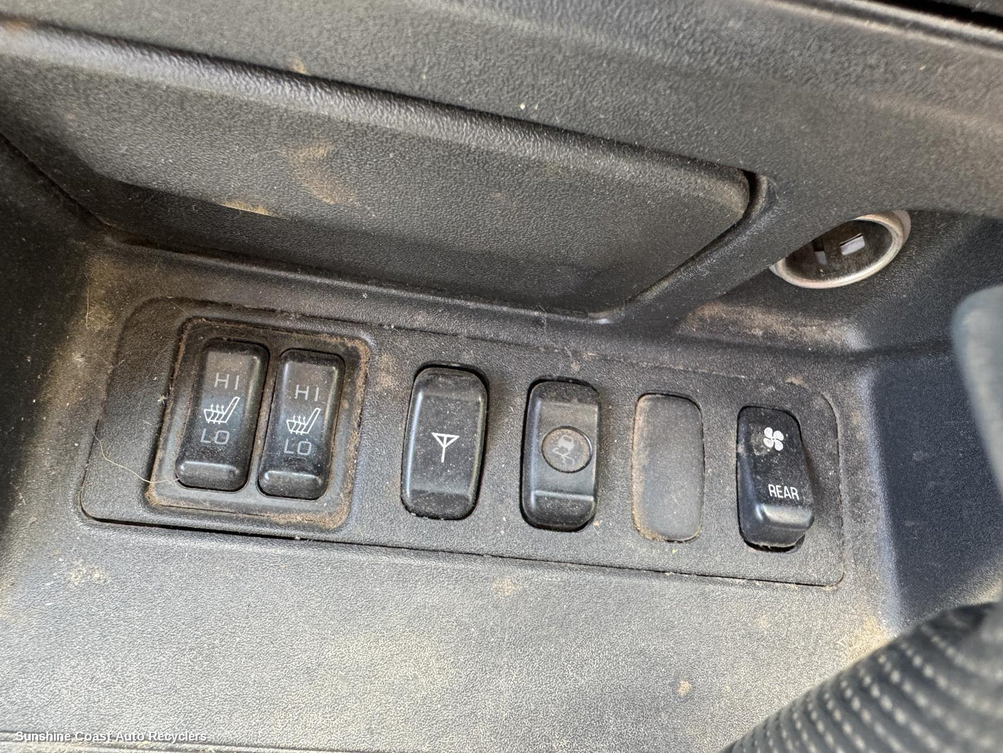 2006 Mitsubishi Pajero Misc Switch Relay