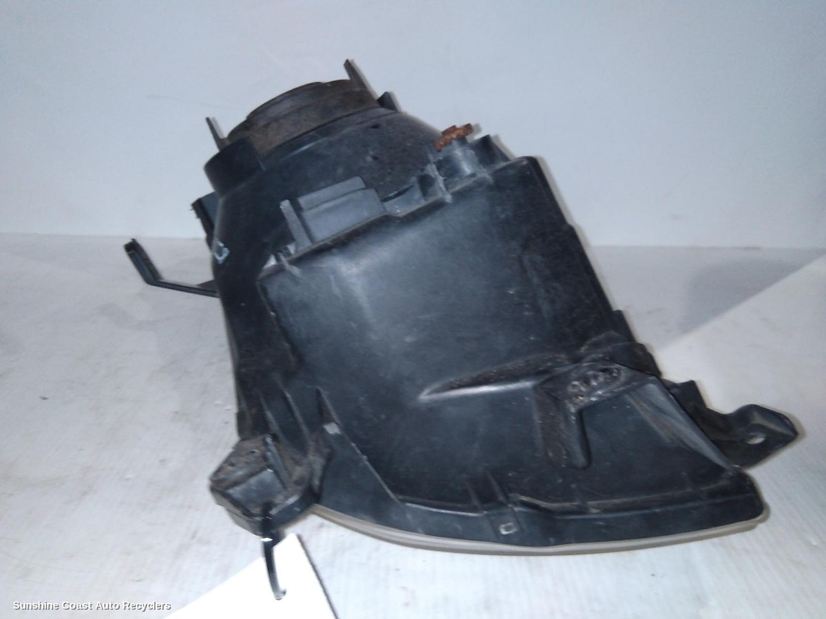 2002-2006 Mitsubishi Pajero Right Headlamp