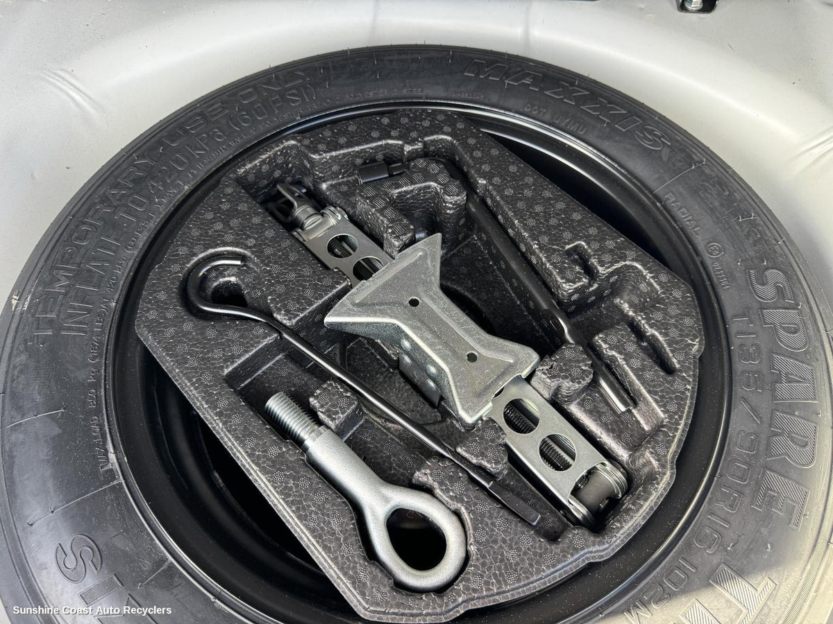 2013-2022 Suzuki S-cross Jack Tool Kit