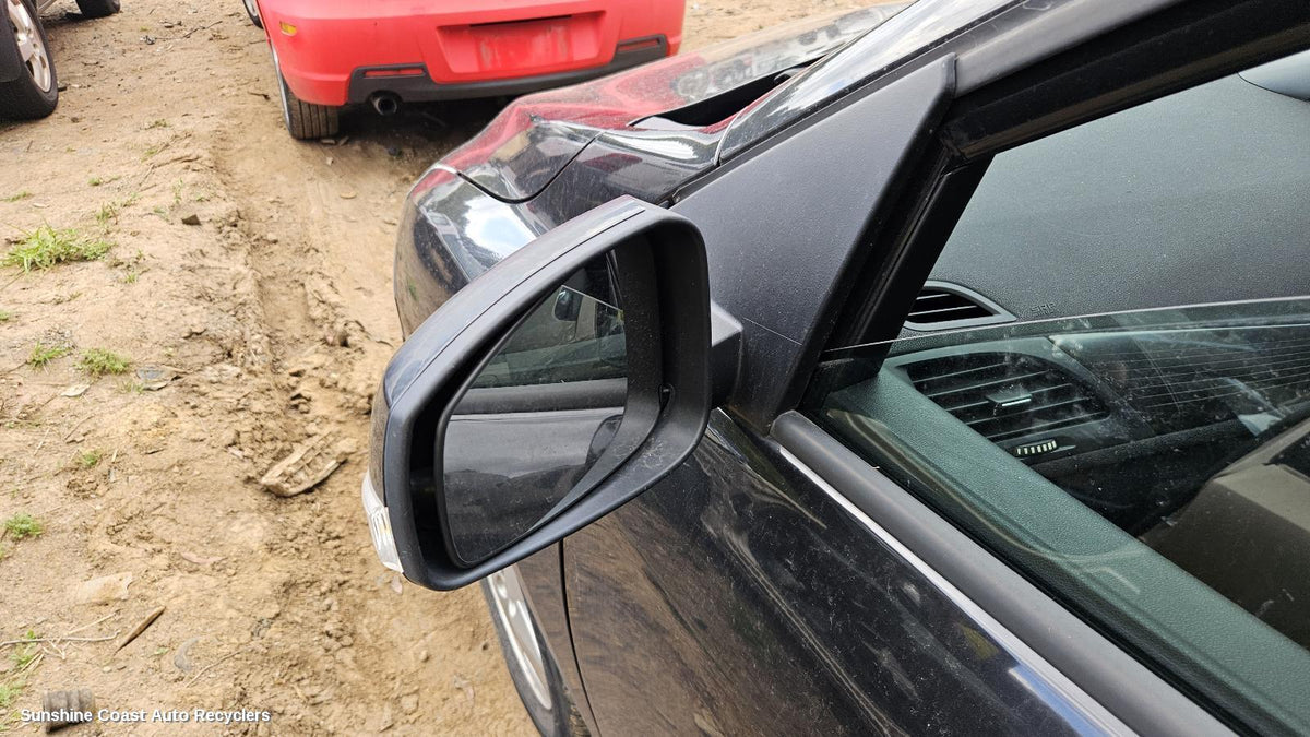 2010-2013 Renault Megane Left Door Mirror