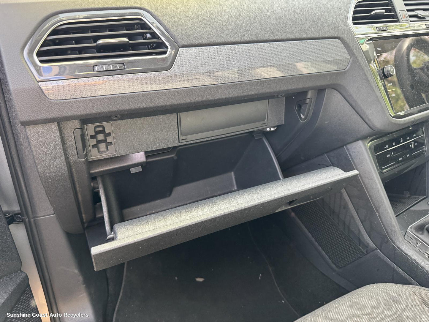 2022 Volkswagen Tiguan Glove Box