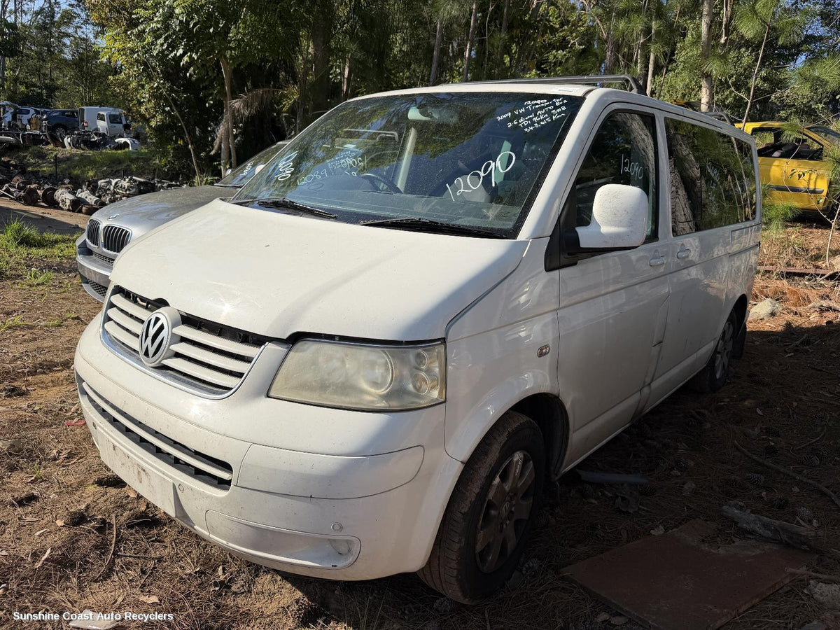 2004-2015 Volkswagen Transporter Left Guard
