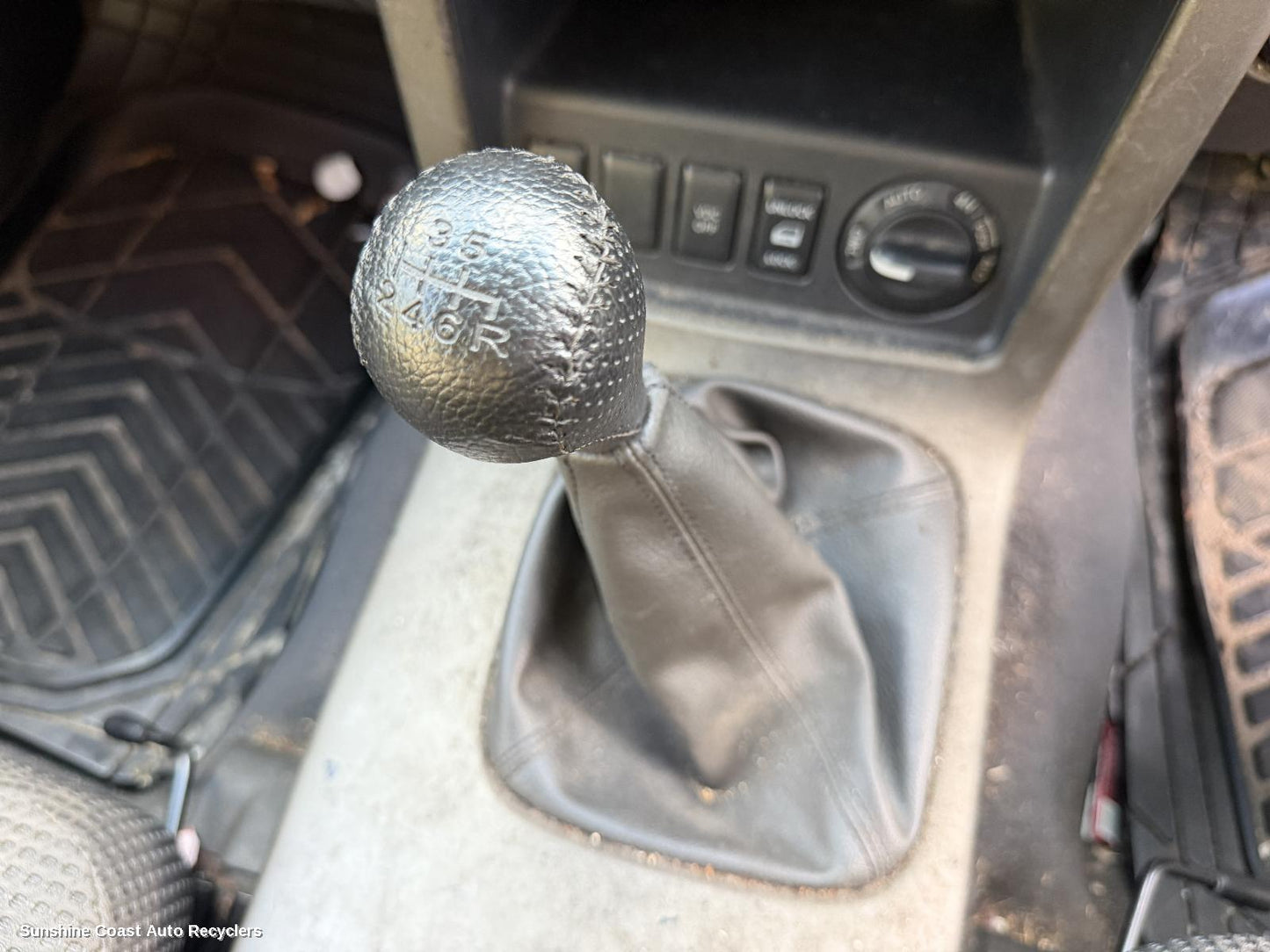 2005-2013 Nissan Pathfinder Gear Stick Shifter