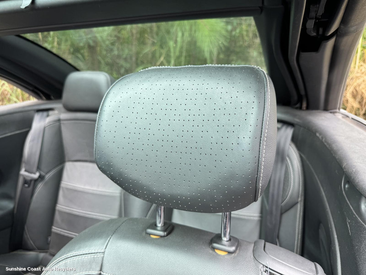 2010-2016 Renault Megane Headrest