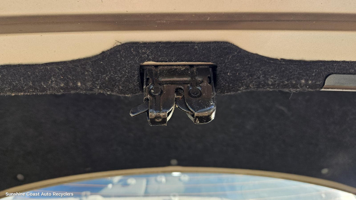 2003-2006 Hyundai Elantra Door Boot Gate Lock