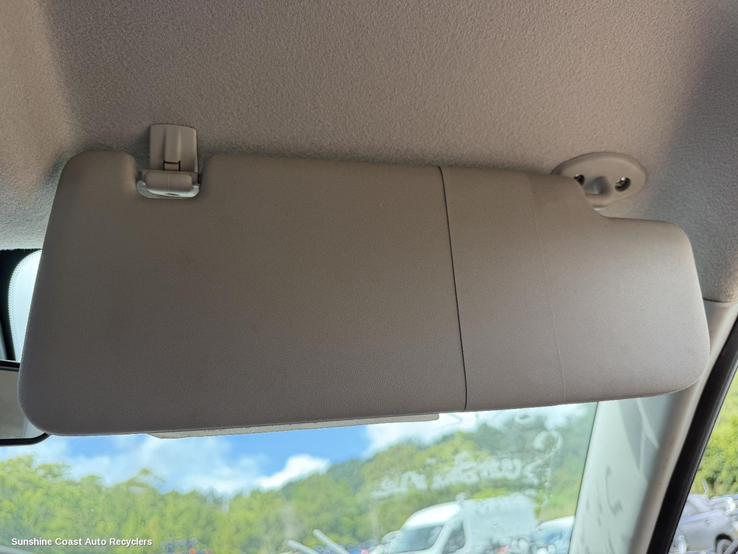 2017-2025 Ldv T60 Sunvisor
