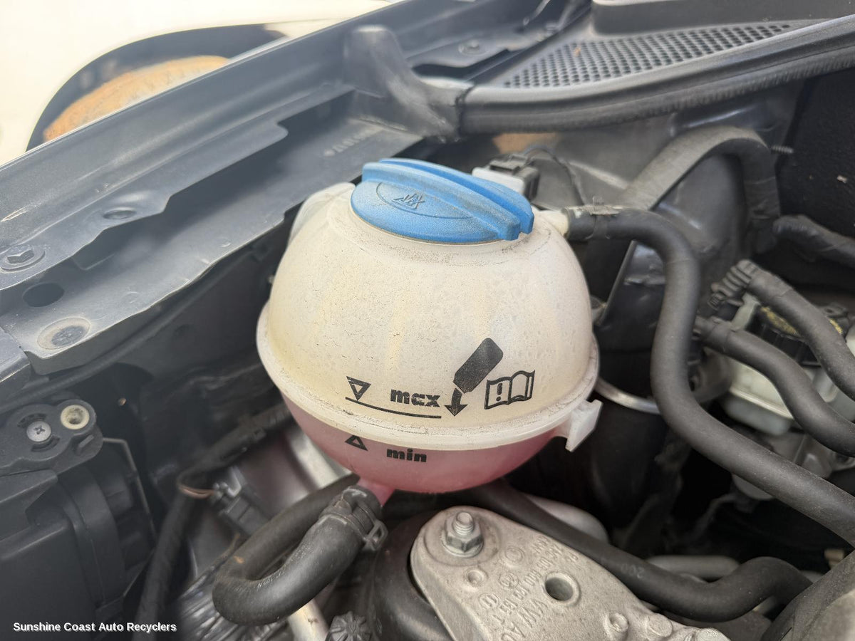 2010-2017 Volkswagen Polo Overflow Bottle