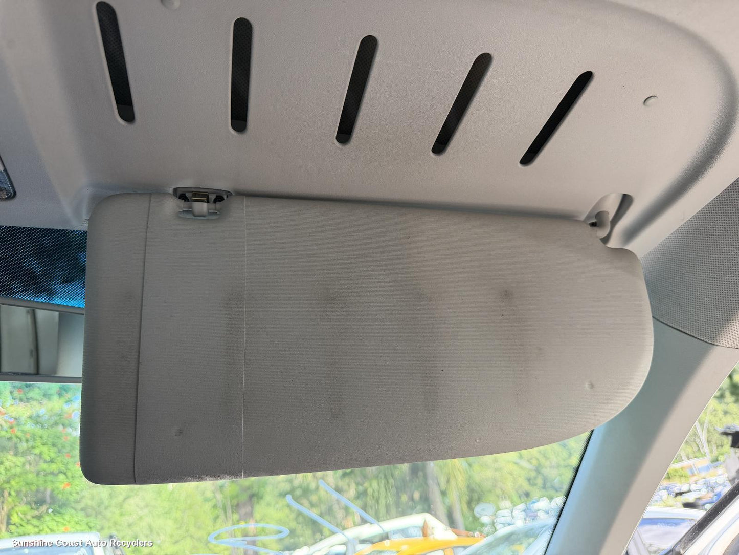 2010-2015 Volkswagen Caddy Sunvisor
