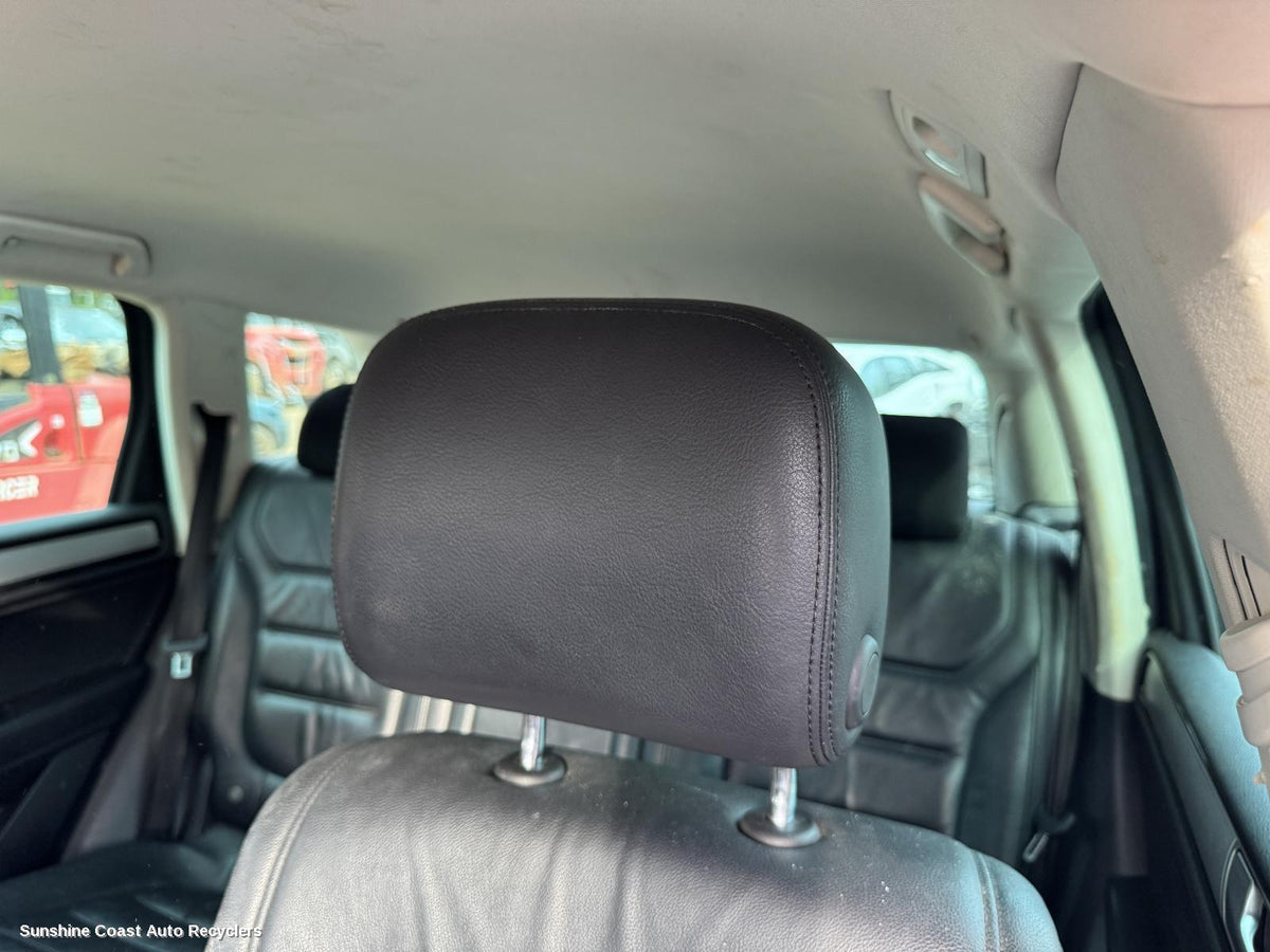 2010-2018 Volkswagen Touareg Headrest