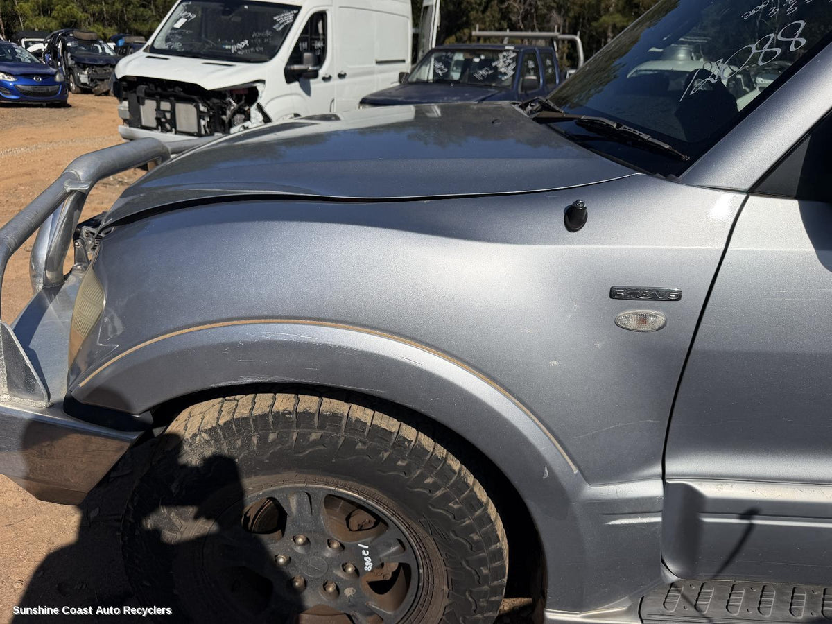 2000-2006 Mitsubishi Pajero Left Guard
