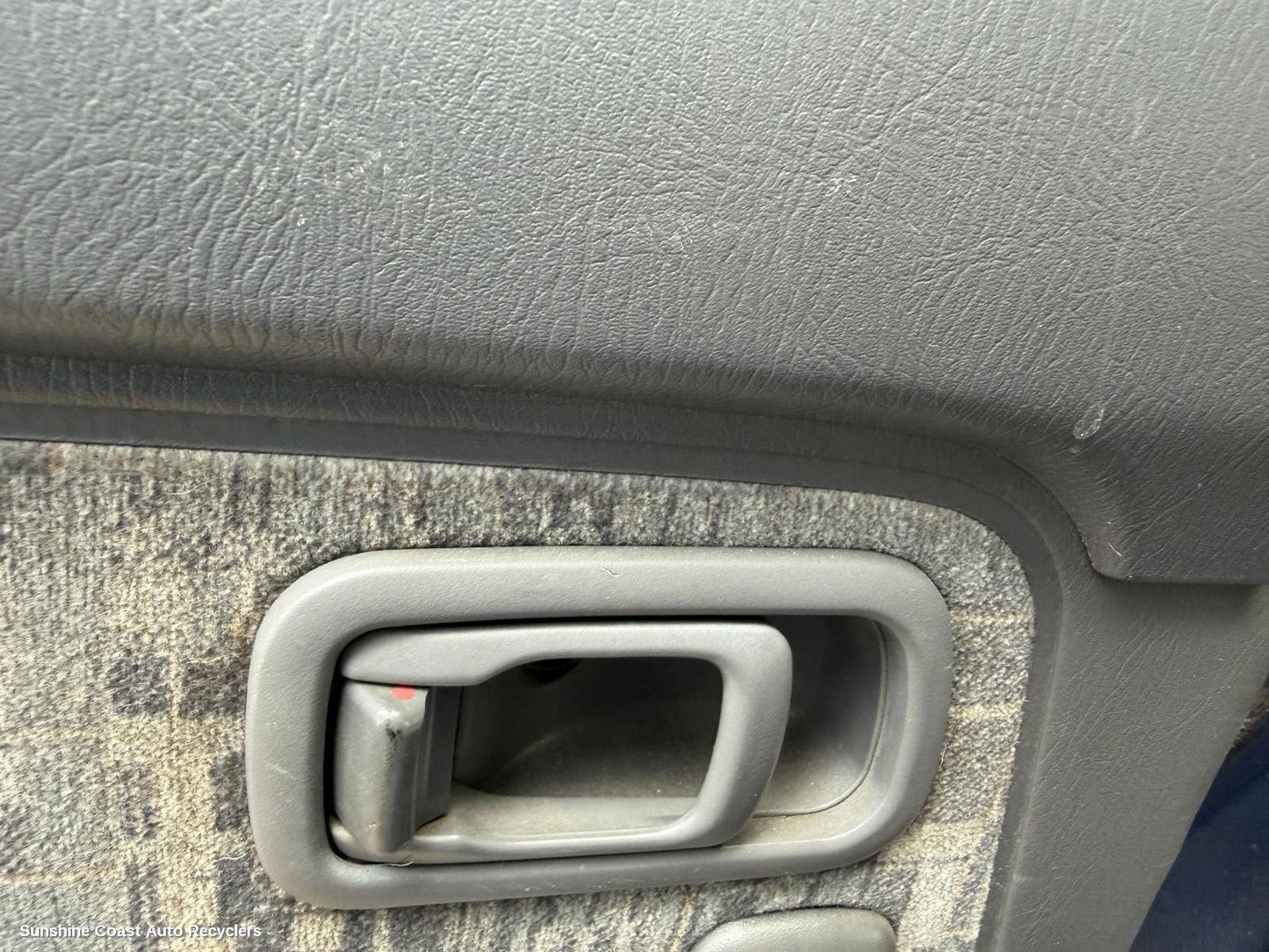 2001 Nissan Navara Door Handle