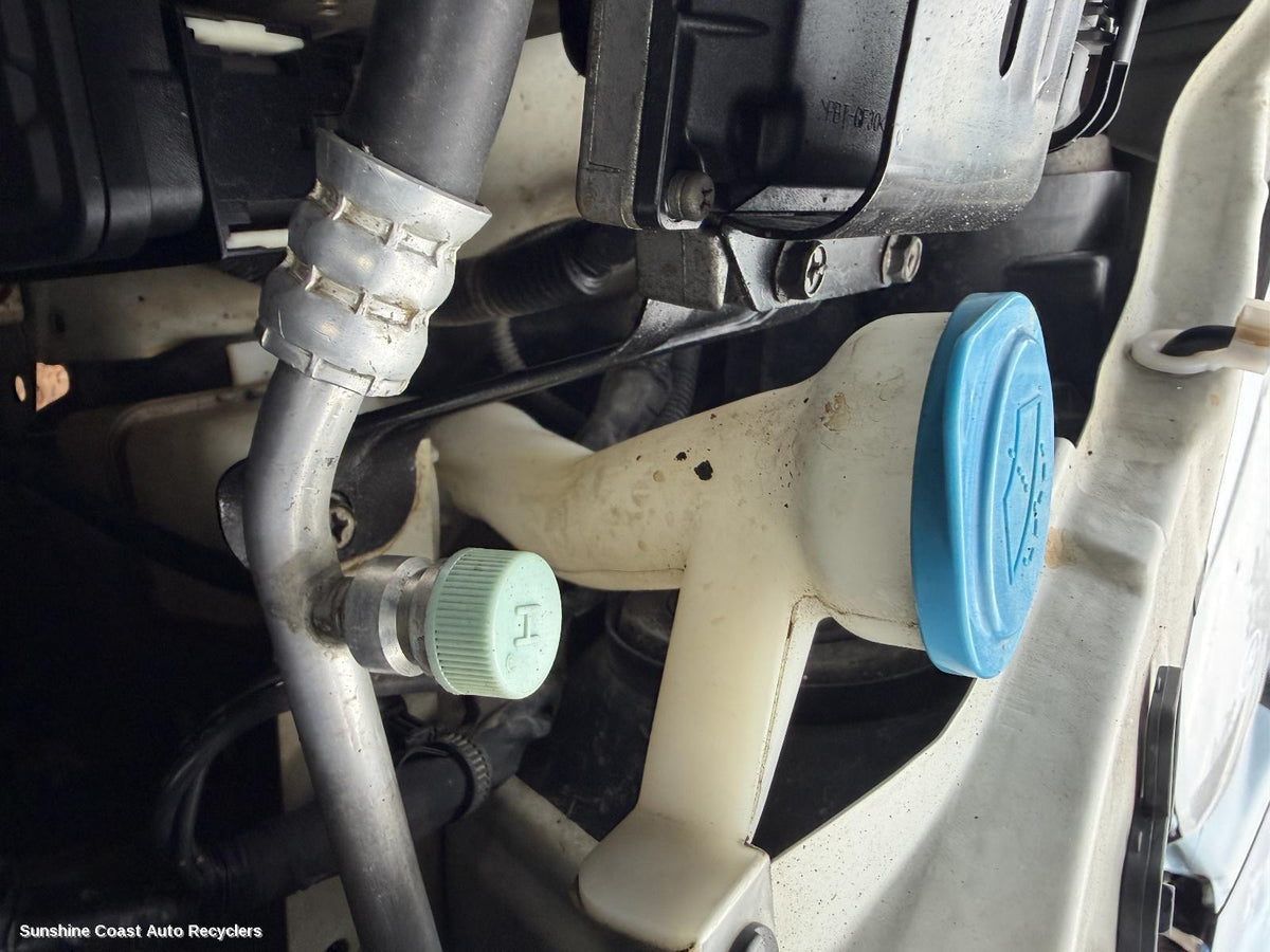 2012-2018 Suzuki Vitara Washer Bottle