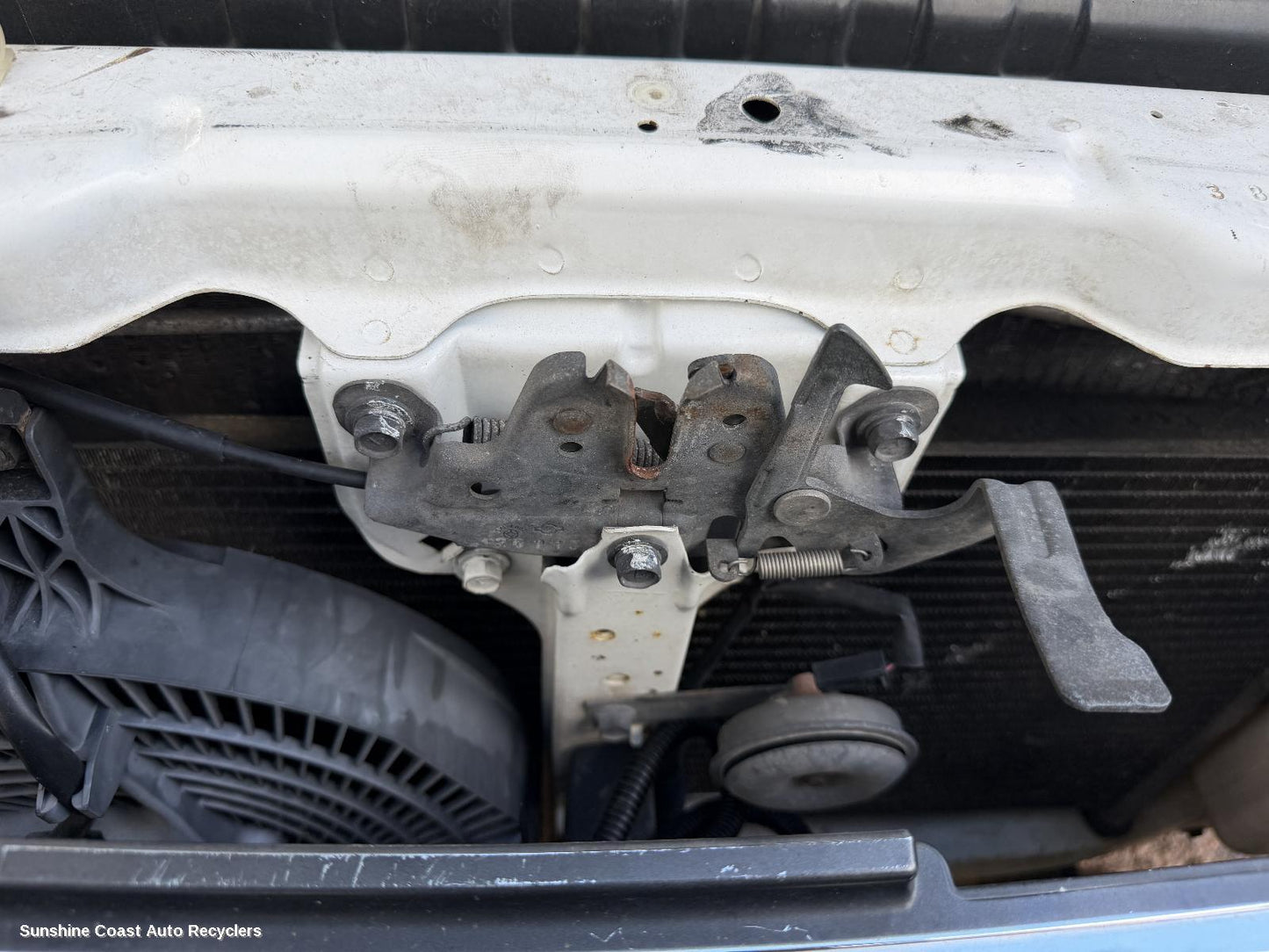 2001-2015 Nissan Navara Bonnet Lock Support