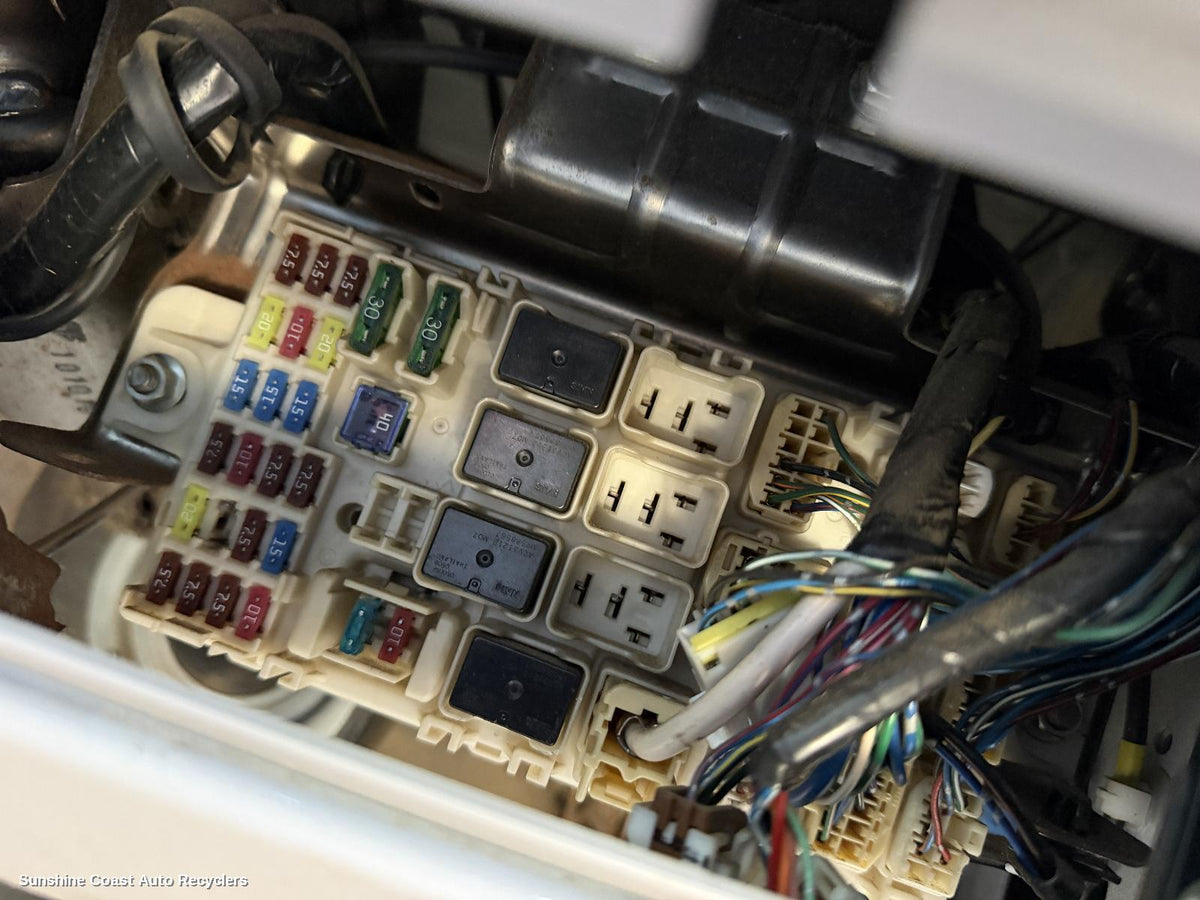 2009-2015 Mitsubishi Triton Fuse Box