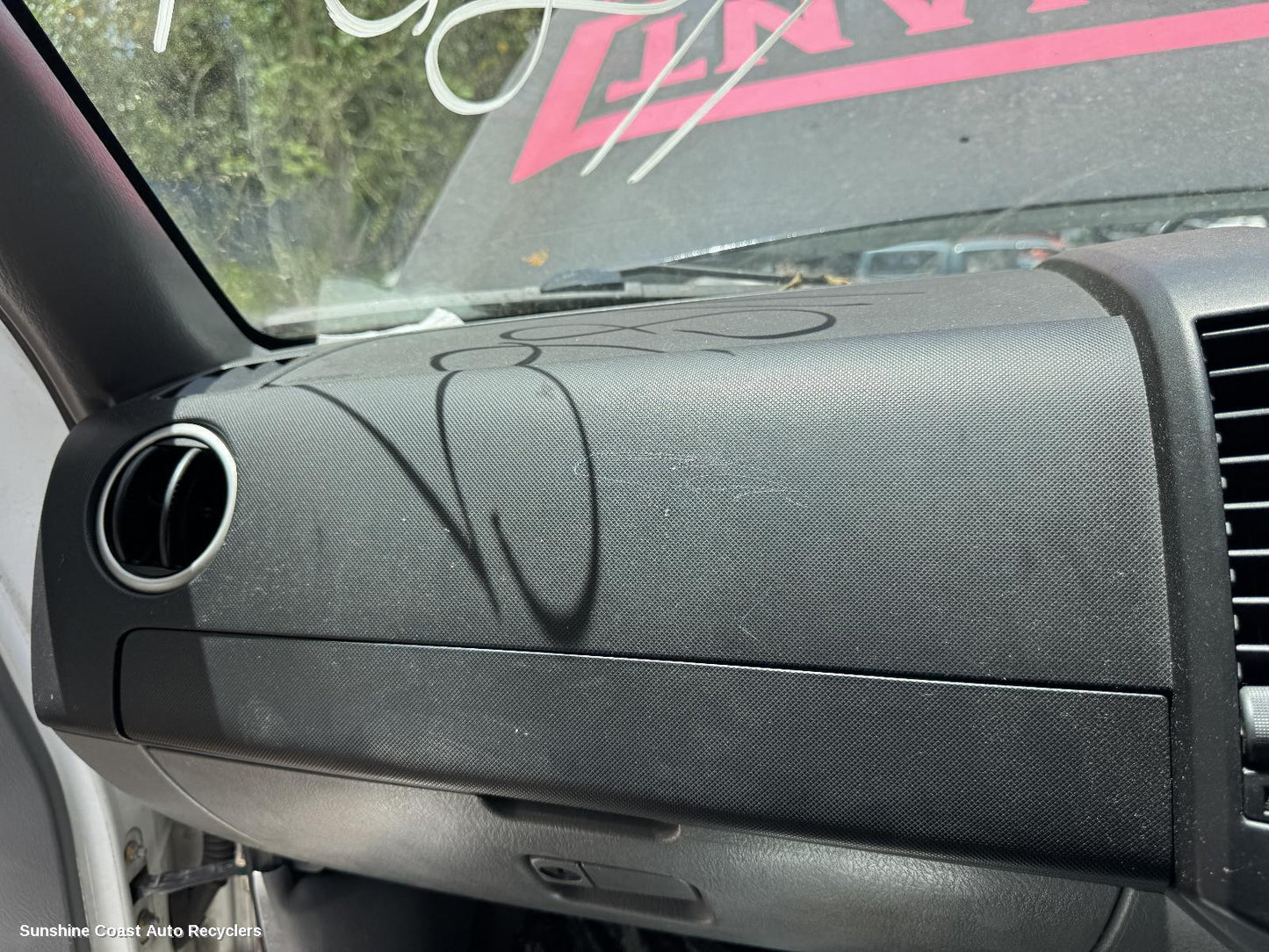 2009 Mazda Bt50 Glove Box