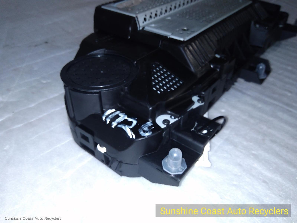 2010-2018 Volkswagen Touareg Instrument Cluster