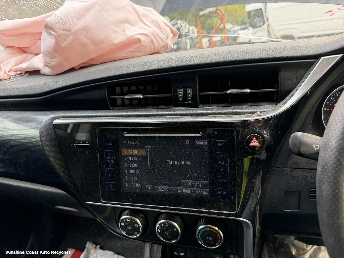 2015-2018 Toyota Corolla Radio Cd Dvd Sat Tv