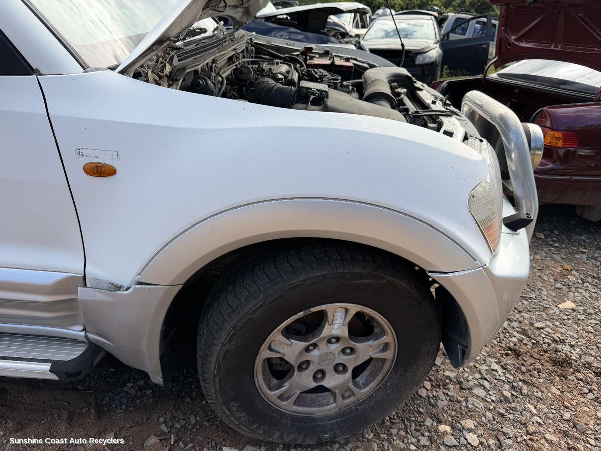 2000-2006 Mitsubishi Pajero Right Guard