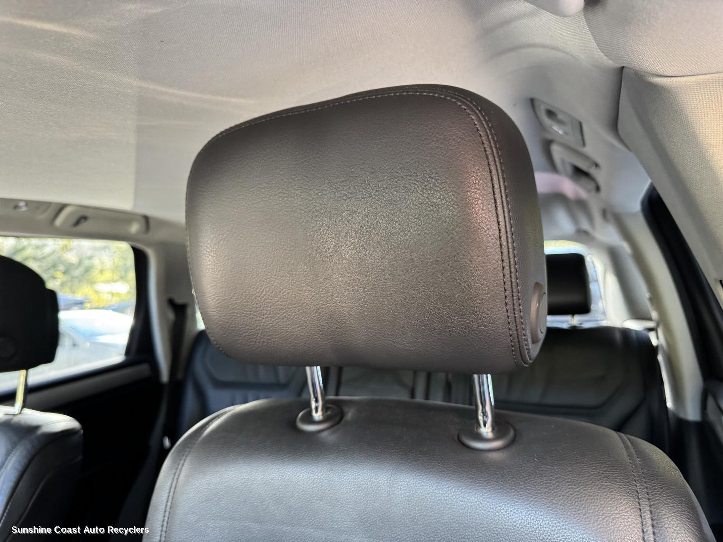 2010-2018 Volkswagen Touareg Headrest