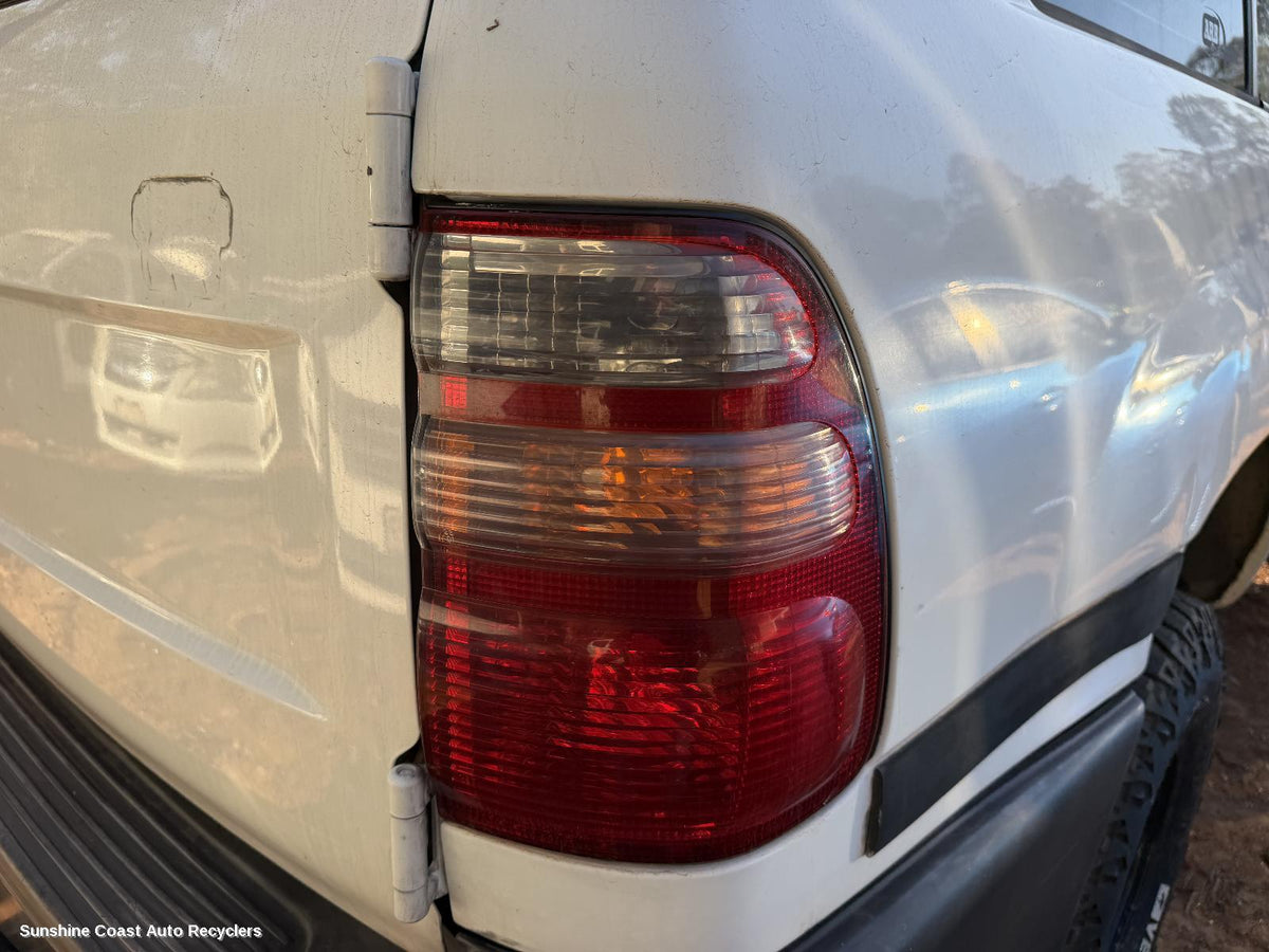 1998-2002 Toyota Landcruiser Right Taillight