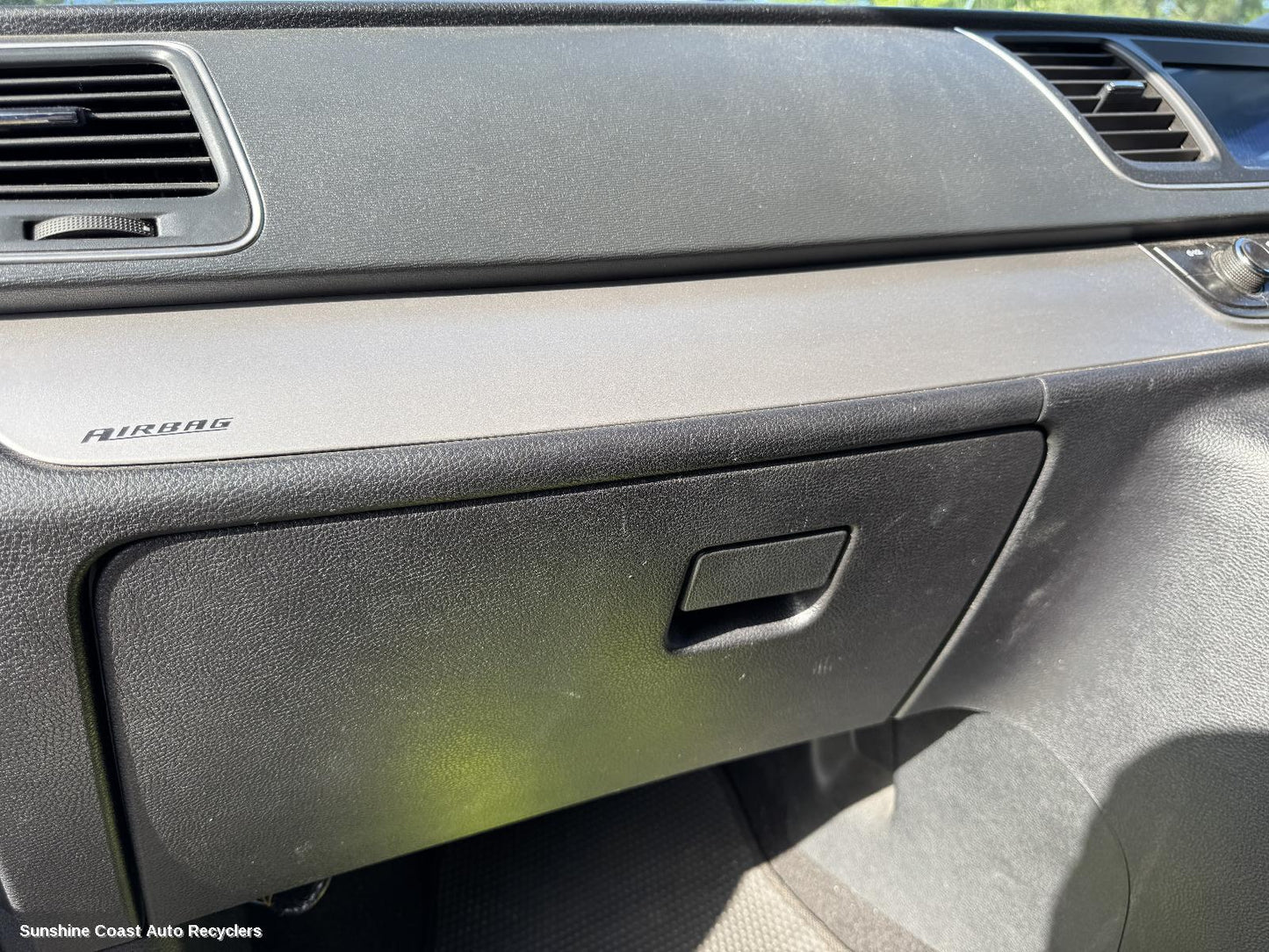 2015-2025 Ldv G10 Glove Box