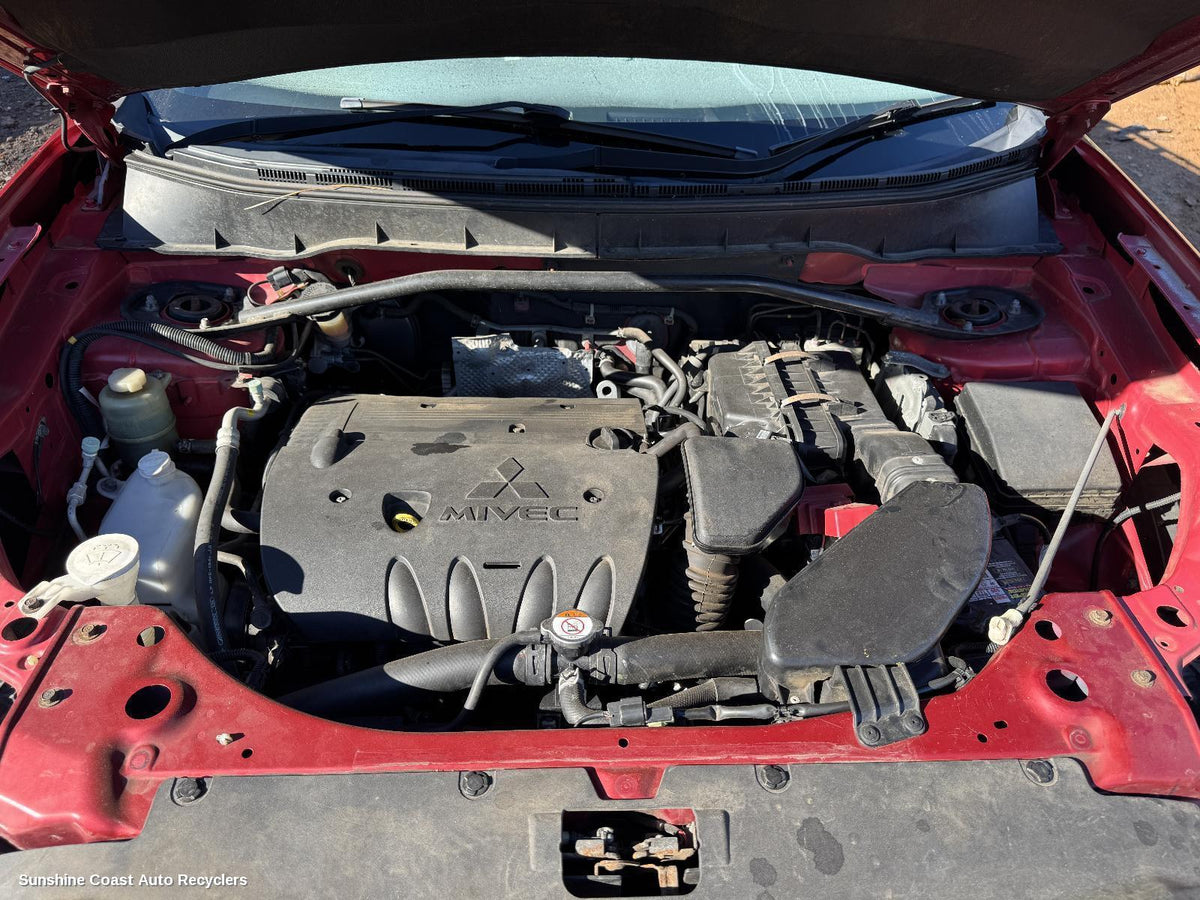2009-2012 Mitsubishi Outlander Right Guard