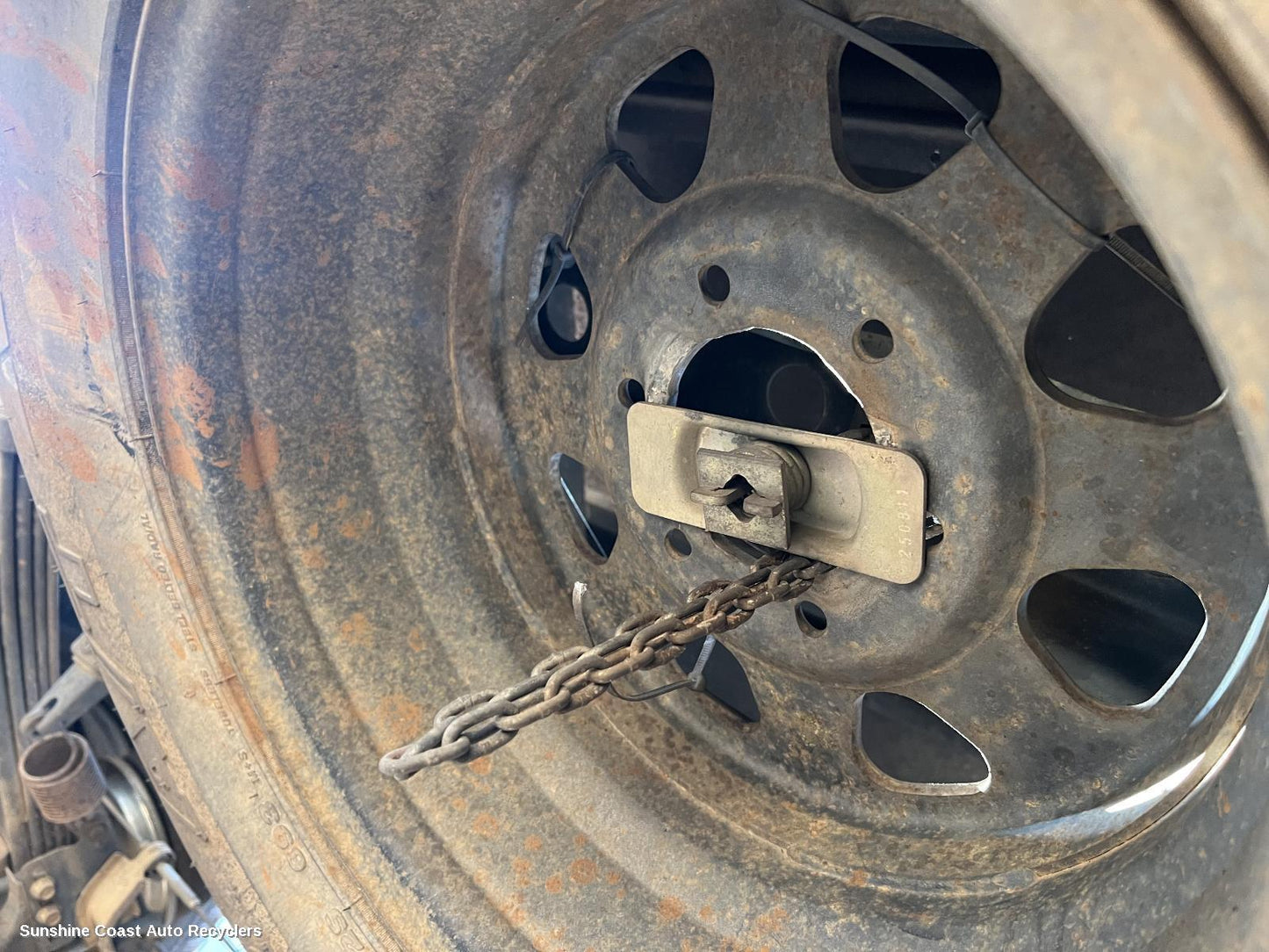 2011 Nissan Navara Spare Wheel Winch