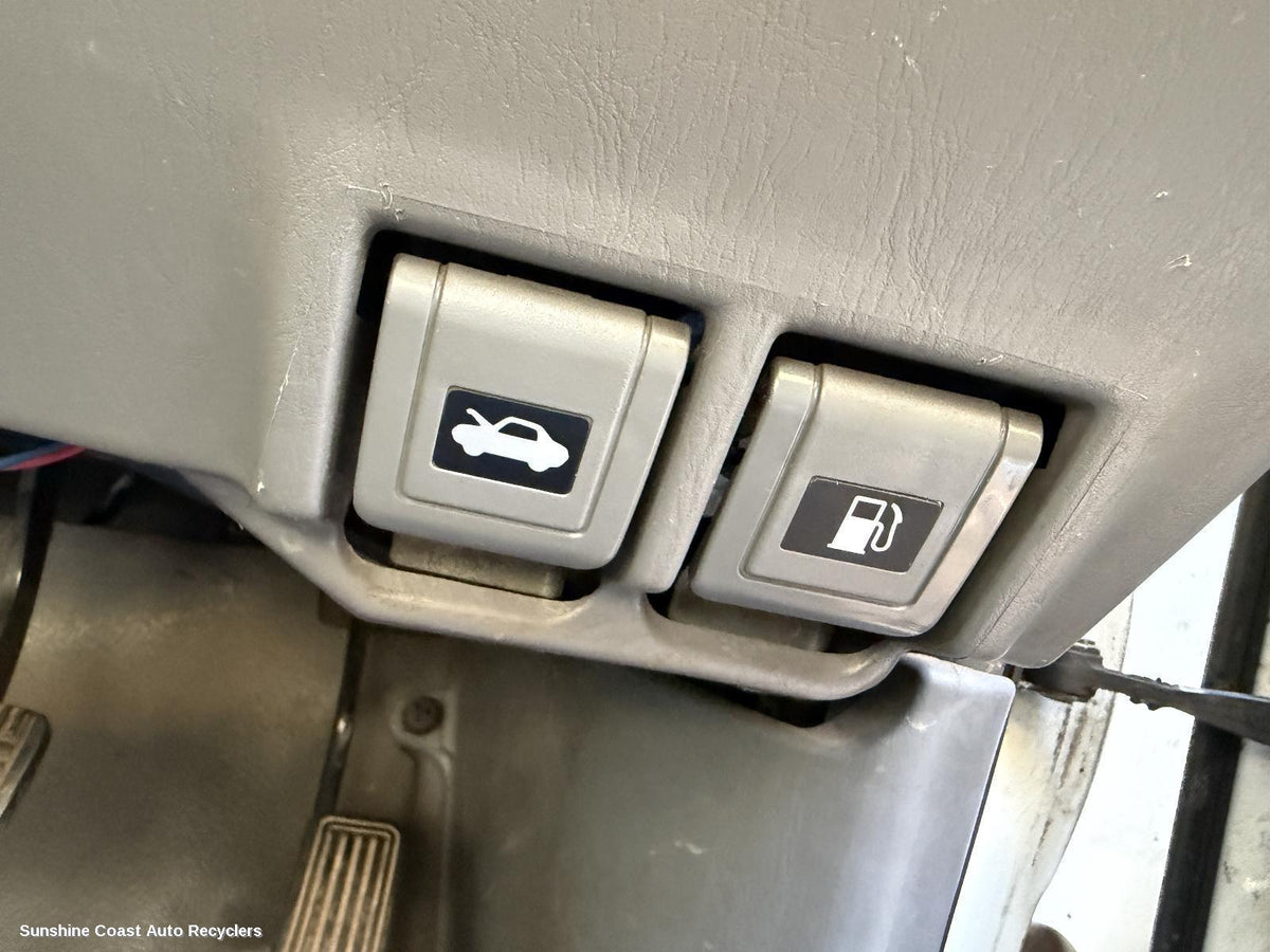 1998-2007 Toyota Landcruiser Bonnet Release