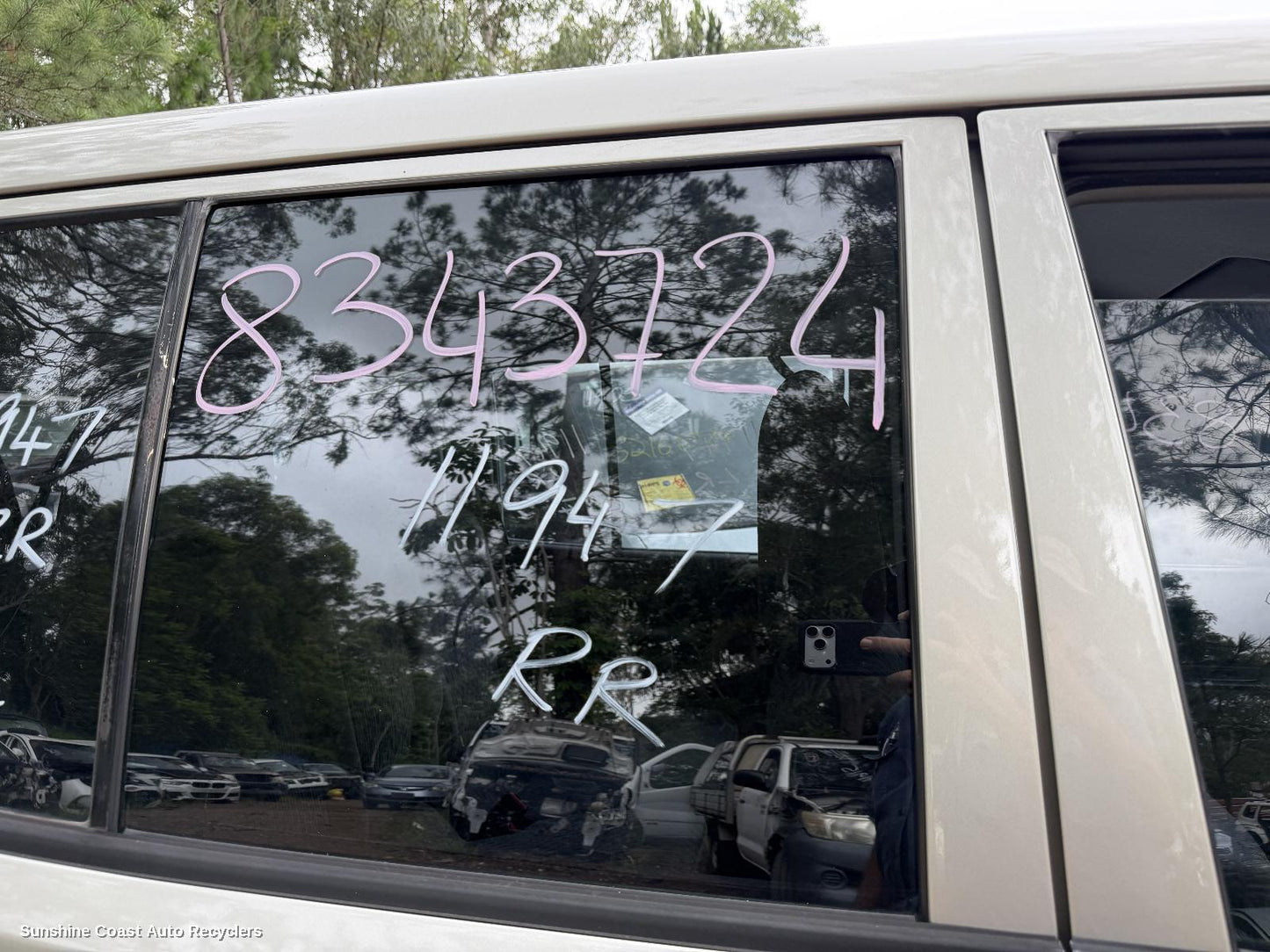 2000-2006 Mitsubishi Pajero Right Rear Door Window