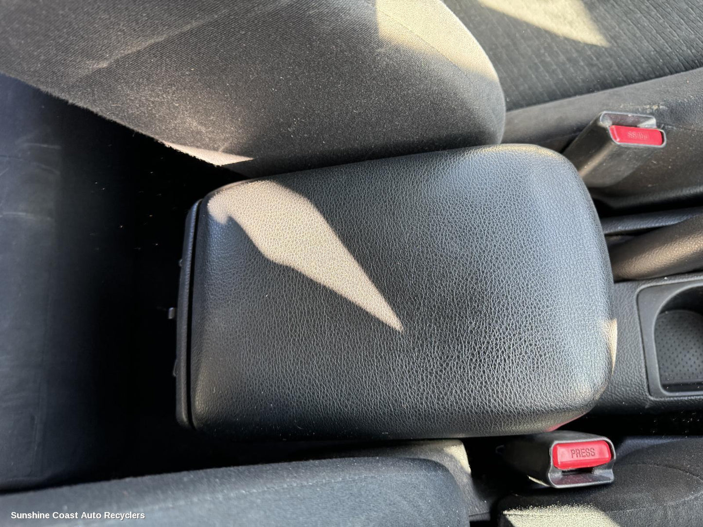 2010 Nissan Xtrail Console