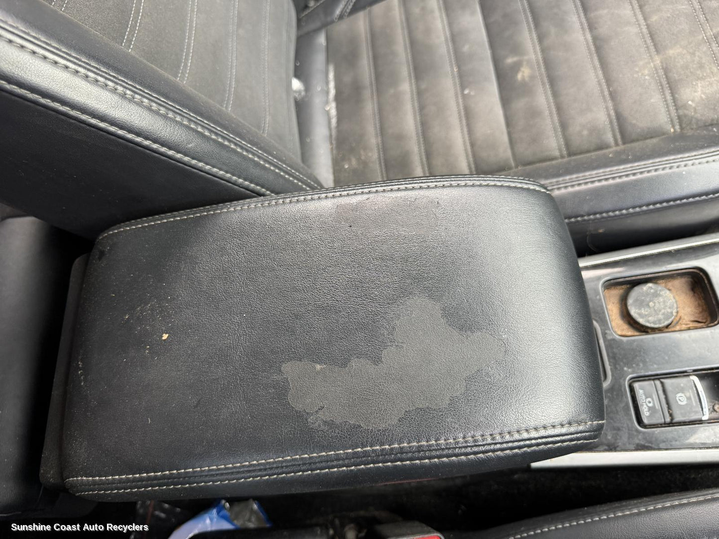 2018 Mitsubishi Outlander Console