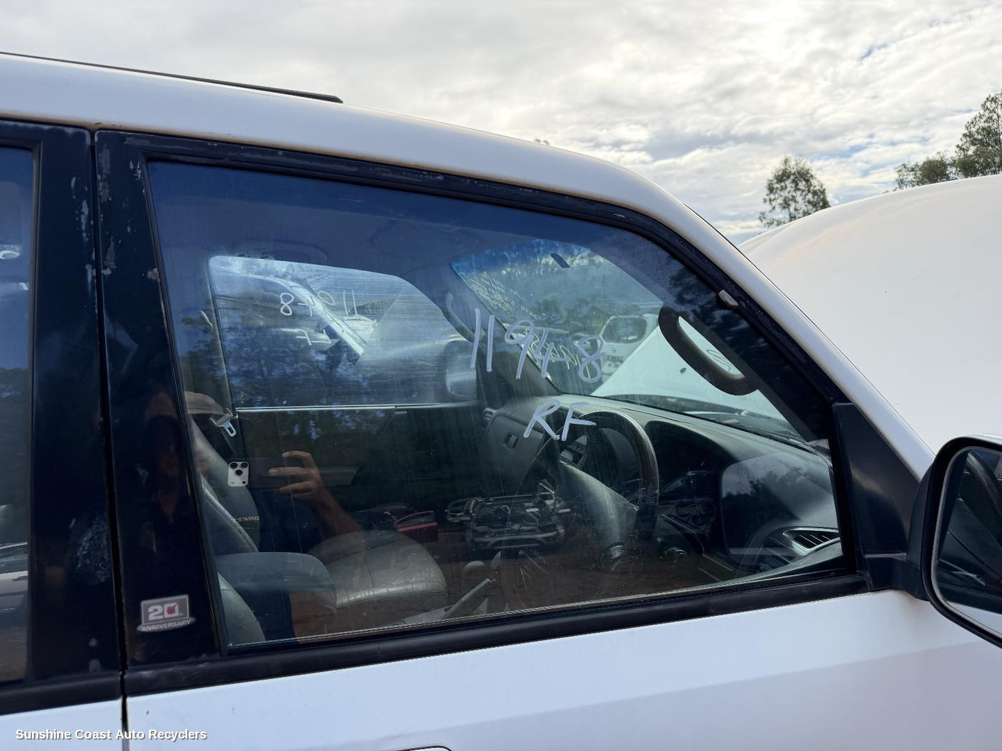 2000-2006 Mitsubishi Pajero Right Front Door Window