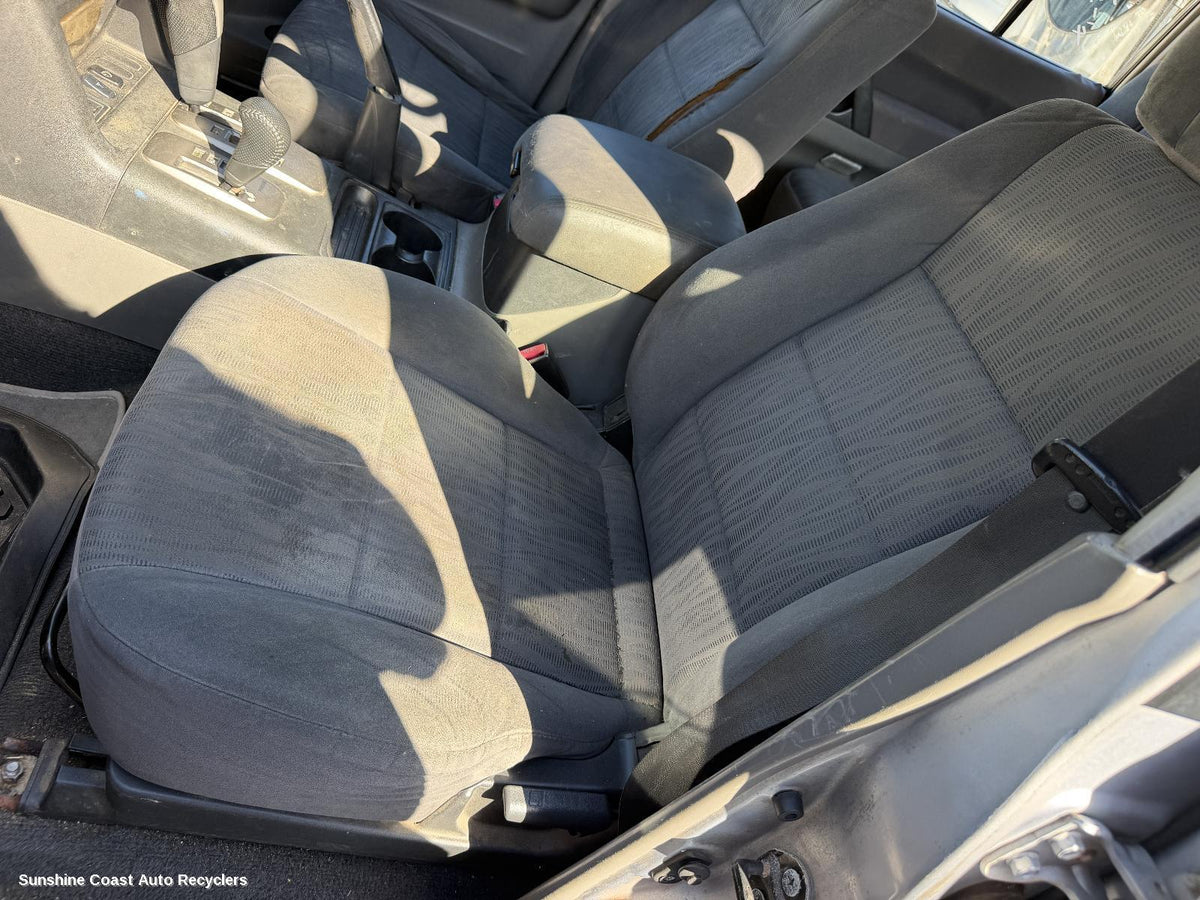 2000-2006 Mitsubishi Pajero Front Seat