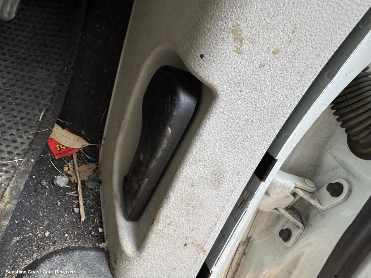 2015-2025 Ldv G10 Bonnet Release