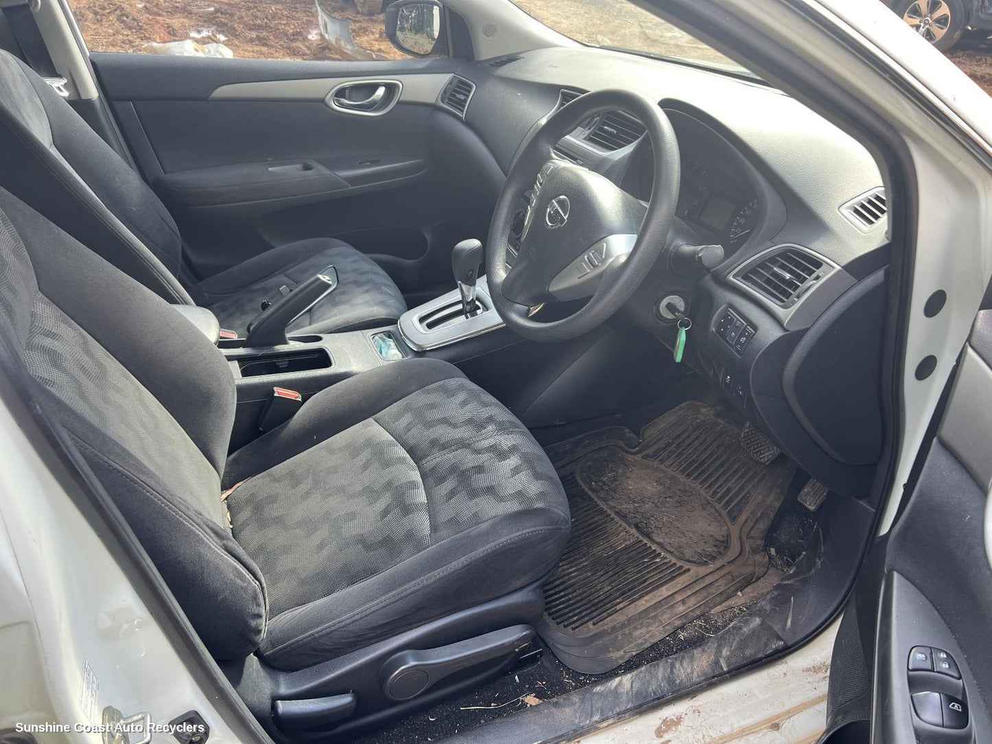 2013 Nissan Pulsar Gear Stick Shifter