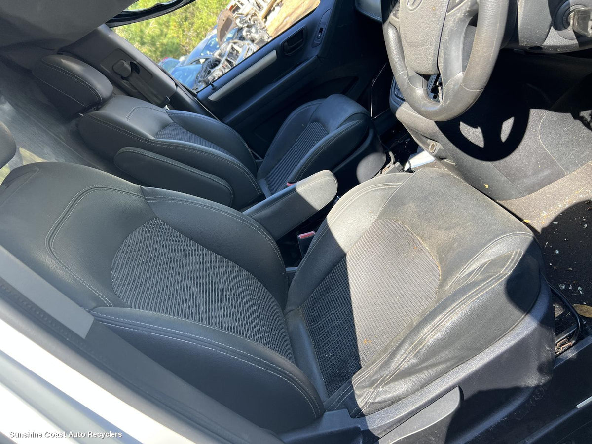 2015-2025 Ldv G10 Front Seat