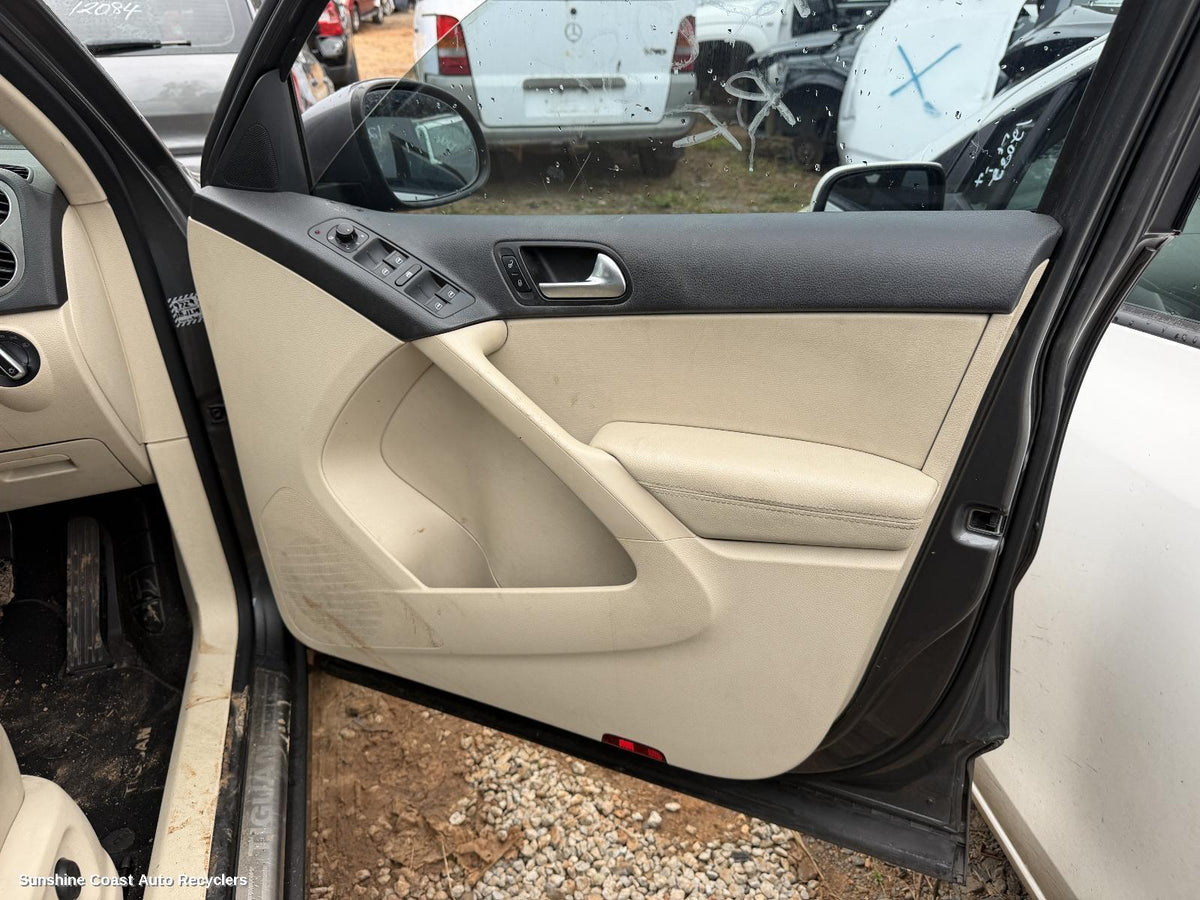 2008-2011 Volkswagen Tiguan Door Handle