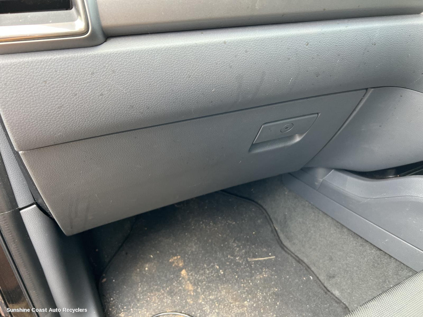 2016 Ford Everest Glove Box