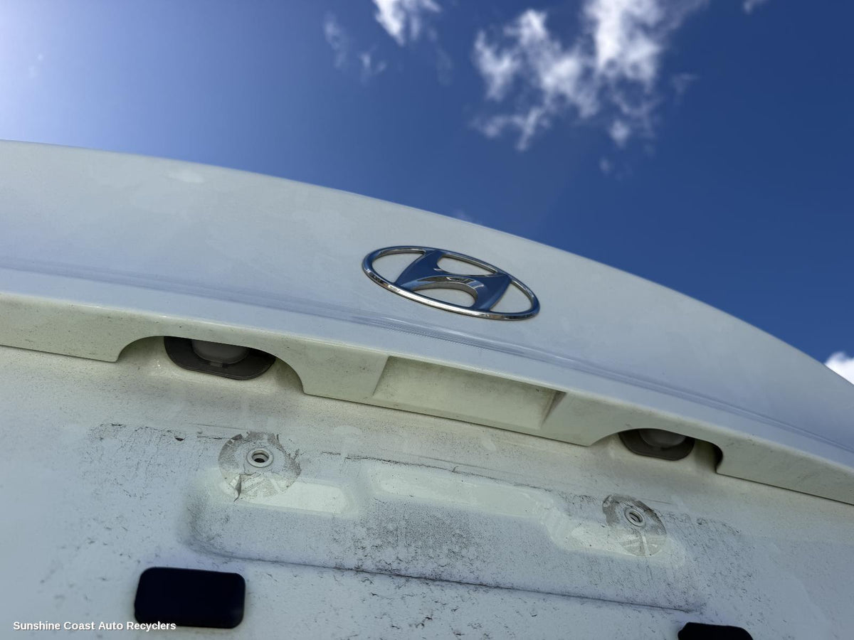2011-2019 Hyundai Accent Number Plate Lamp