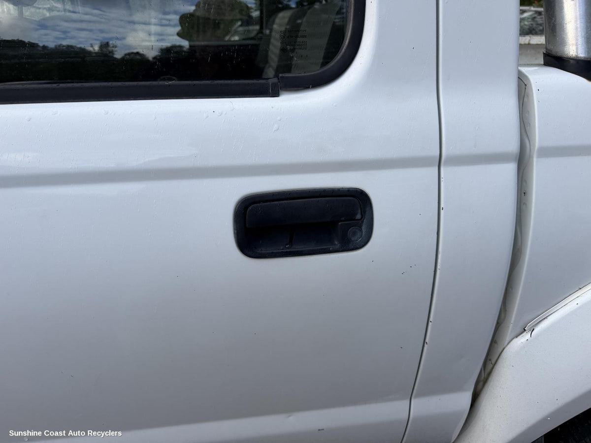 1997-2015 Nissan Navara Door Handle